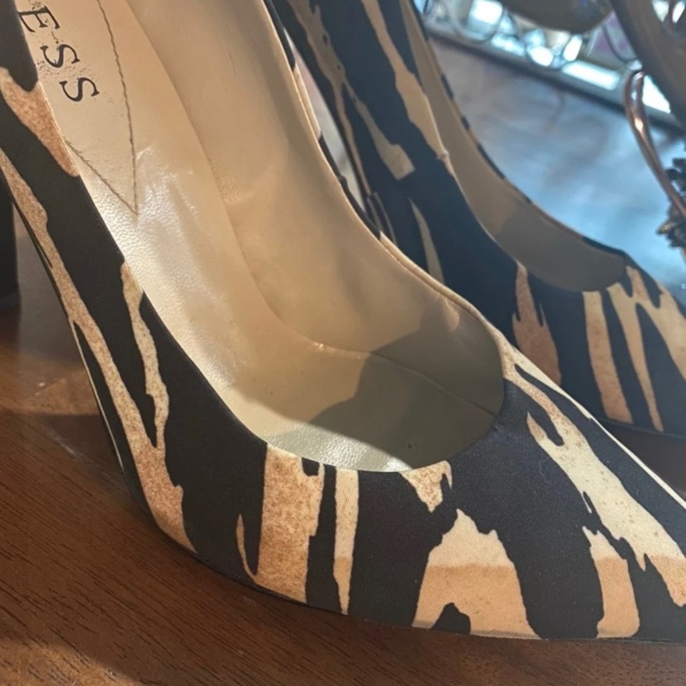 Guess Heels - Picture 5 of 5